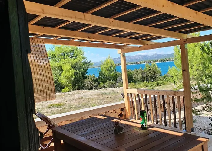 Robinson 2 別荘 ティスノ